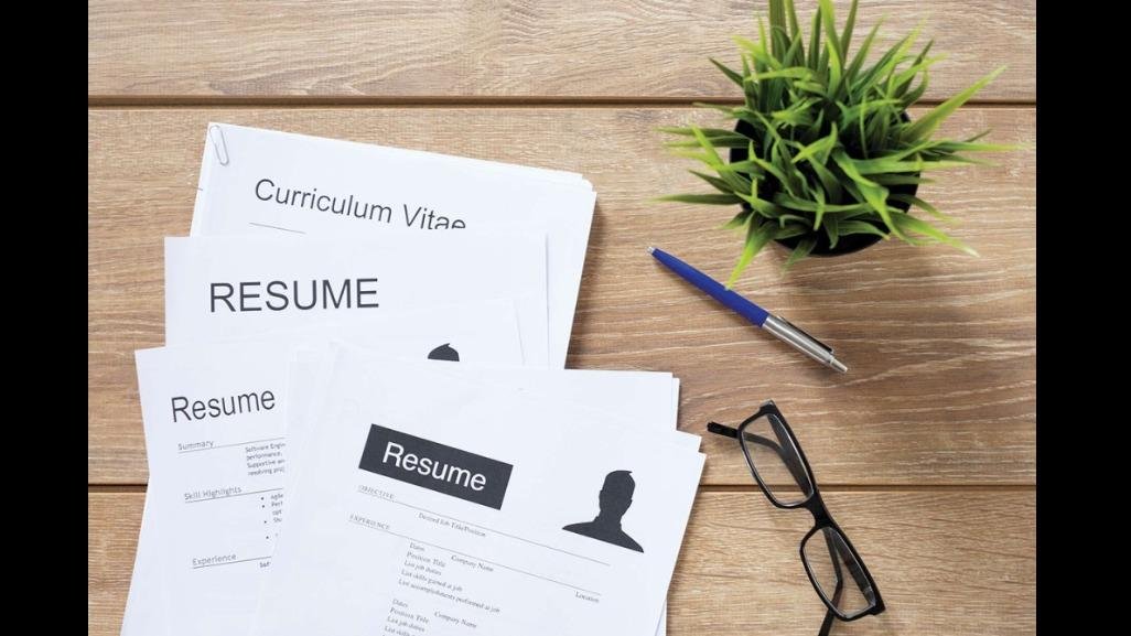 Crafting an Effective Resume for Career Changers: Expert Tips and Strategies for Europe
